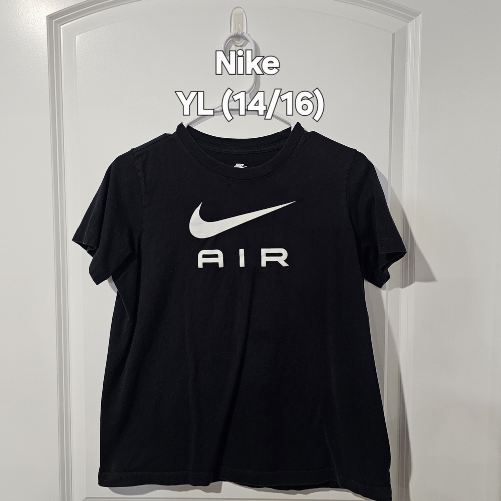 SOLD - YL (14/16) | Nike | Black and White Tee